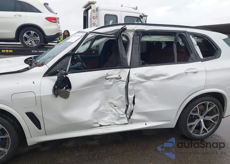 2022 BMW X5 Phev xDrive45E z USA, uszkodzony, nr VIN 5UXTA6C01N9J19119